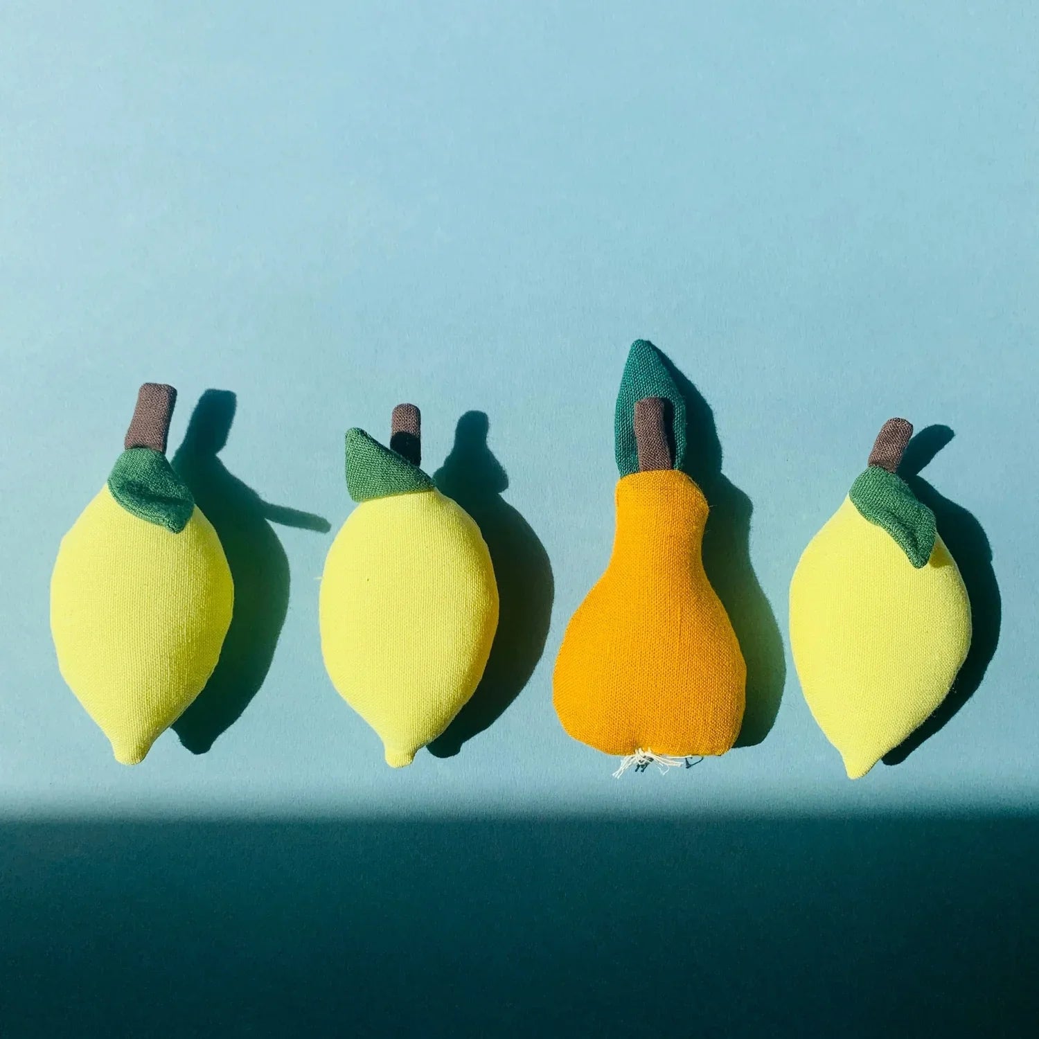 Linen Toy LEMON (1 piece)