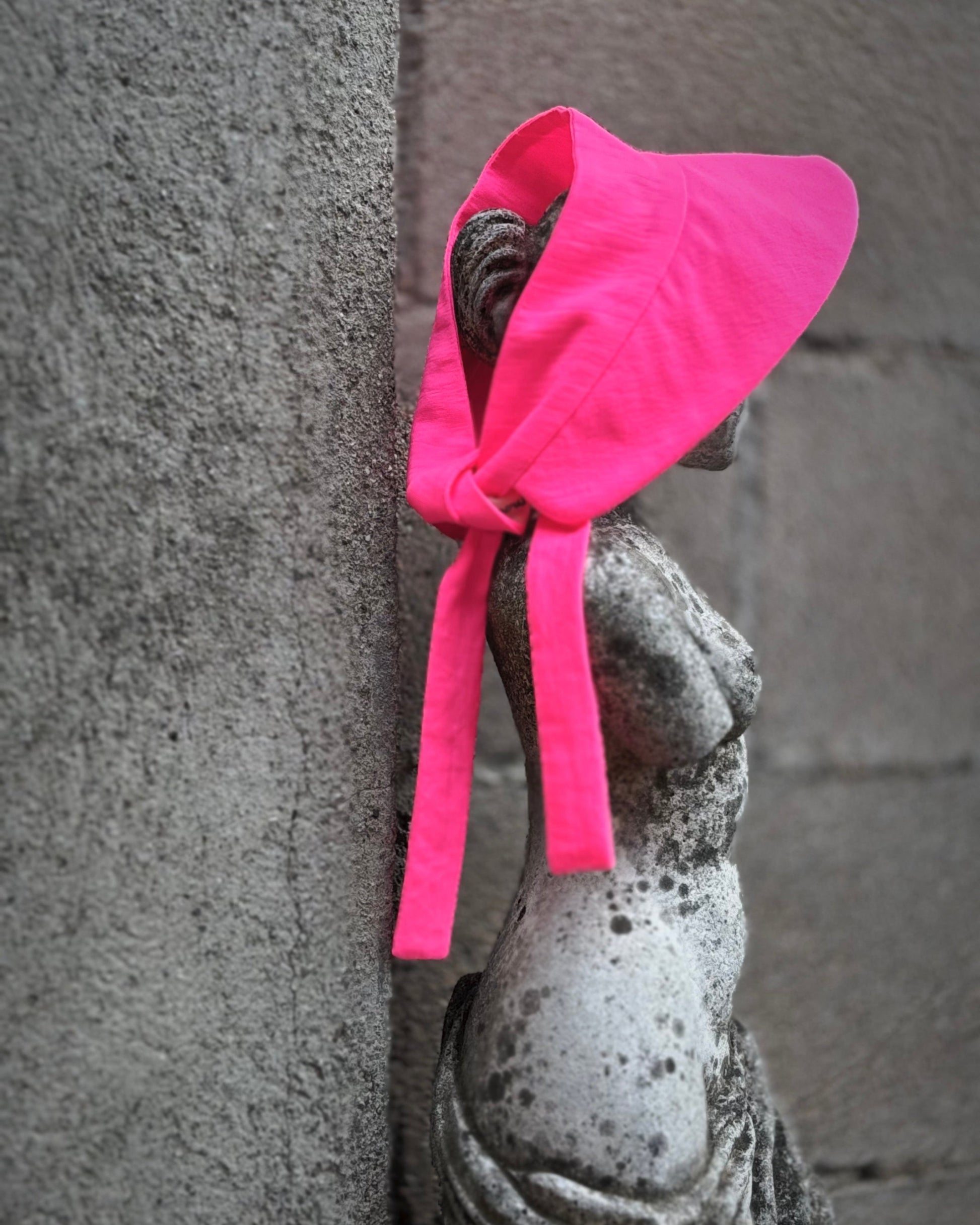 Visera back bow fuchsia