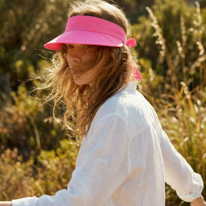 Visera with back bow fuchsia