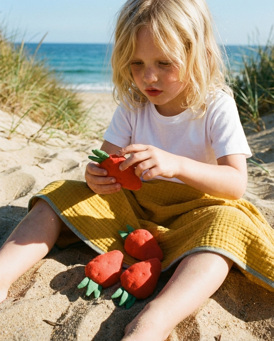 Linen Toy STRAWBERRY (1 piece)